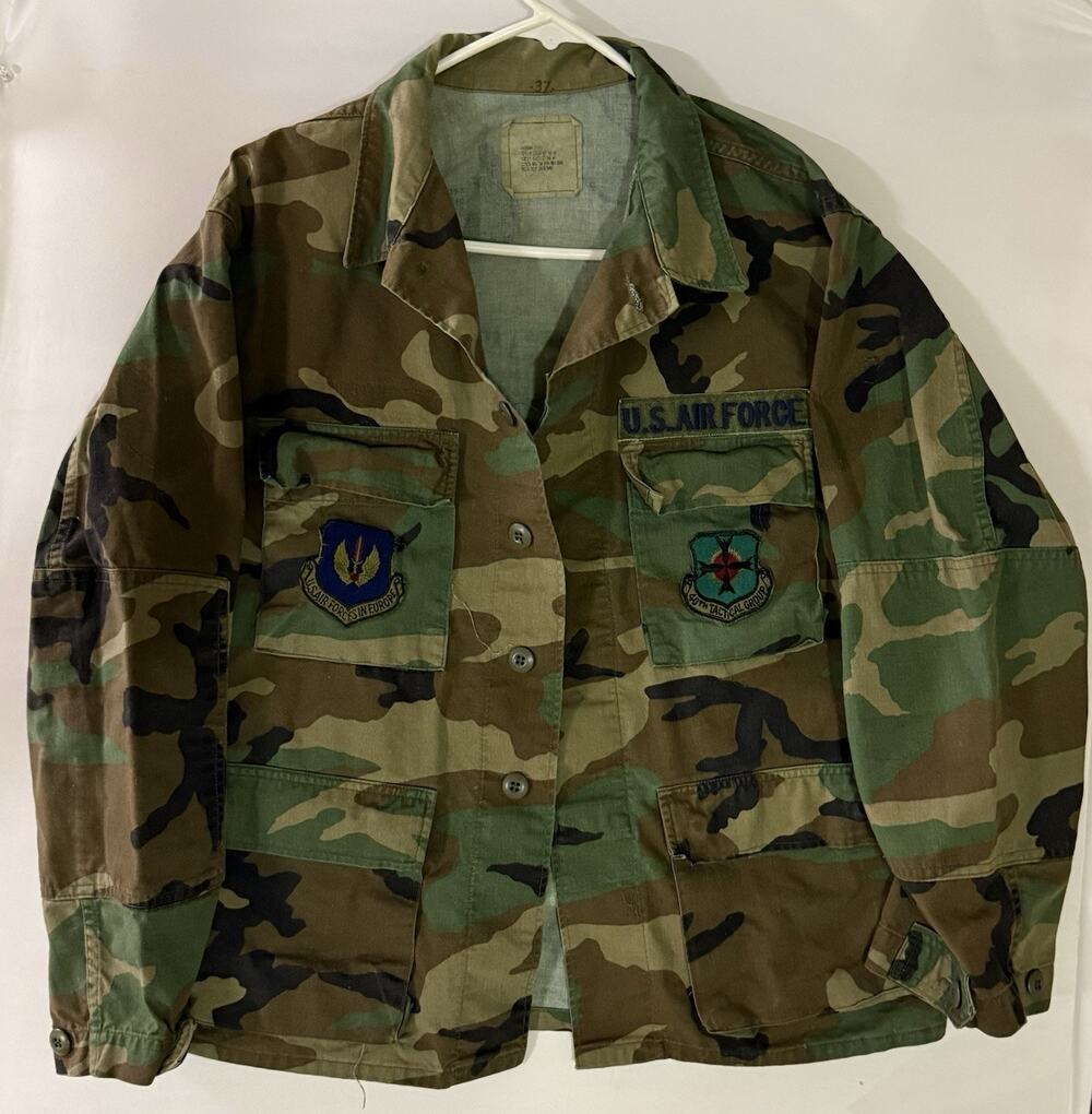 US Air Force Woodland Camo Field Jacket Medium Regular Patches A137